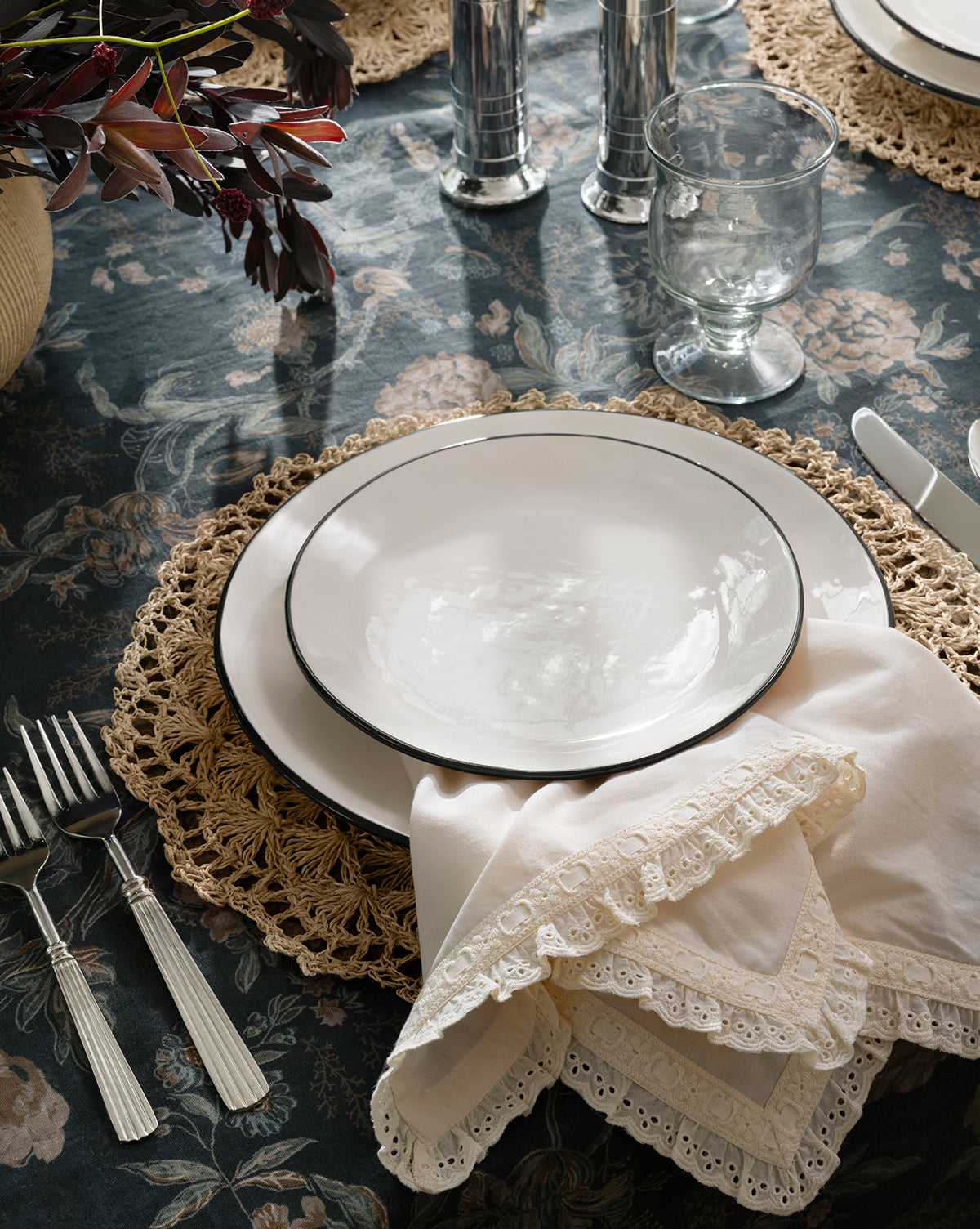 Lace Trim Napkins (Set of 4)