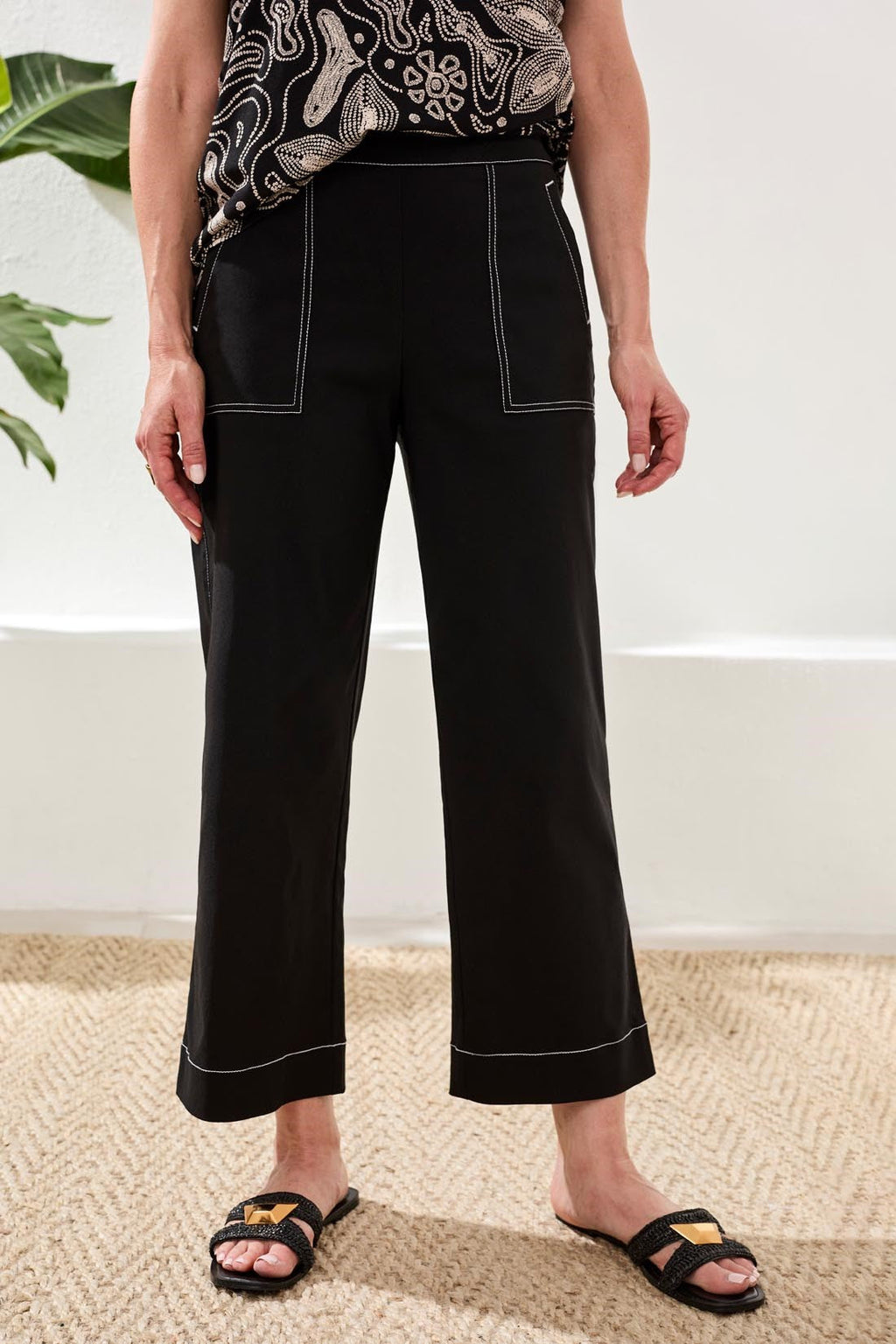 Signature Stretch Twill High‑Rise Wide‑Leg Capri Pants-Black