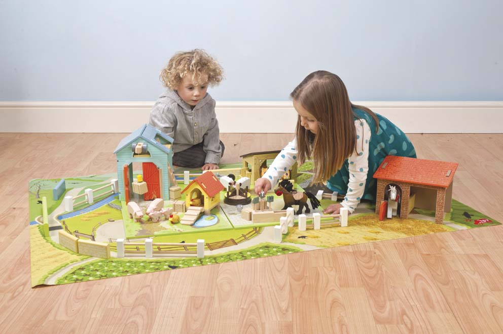 Le Toy Van Giant Farm - SAVE 10%